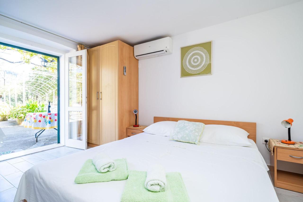 Apartments Lidija Затон Екстер'єр фото