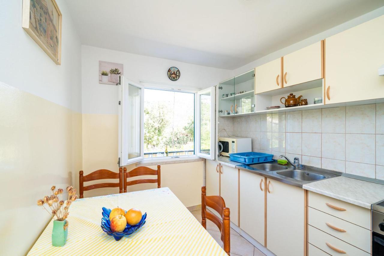 Apartments Lidija Затон Екстер'єр фото