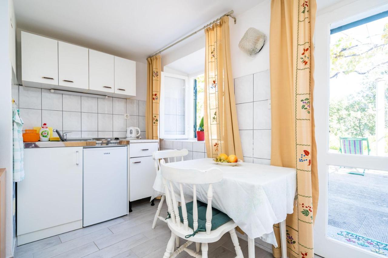 Apartments Lidija Затон Екстер'єр фото