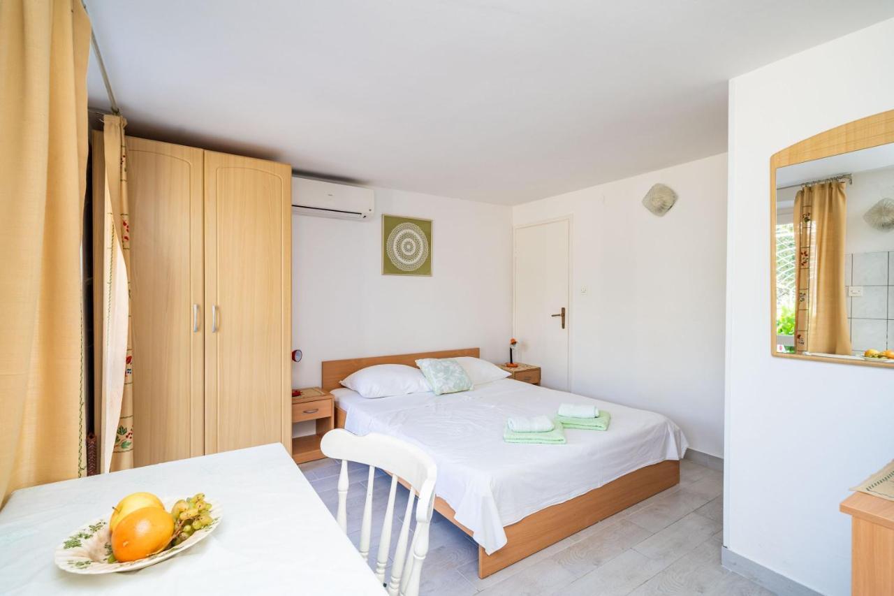 Apartments Lidija Затон Екстер'єр фото