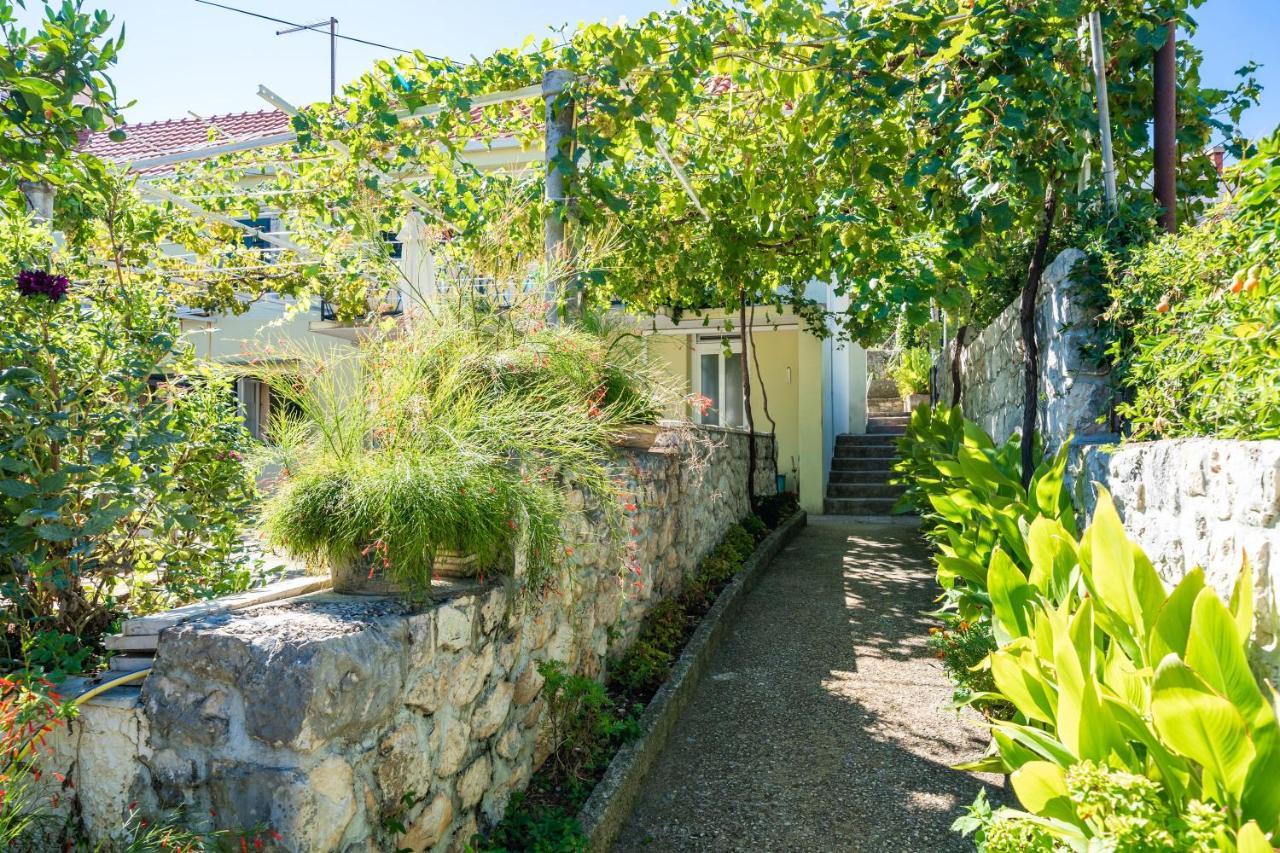 Apartments Lidija Затон Екстер'єр фото